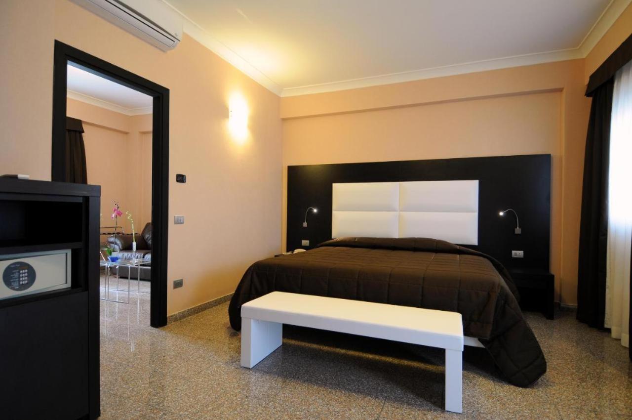 Eh Suites Rome Airport Euro House Hotels Ф'юмічіно Екстер'єр фото