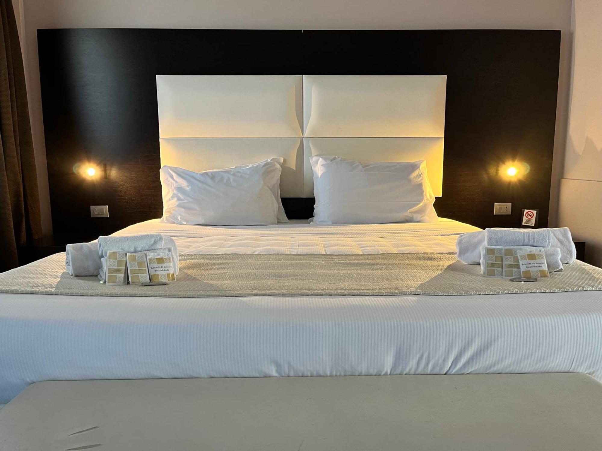 Eh Suites Rome Airport Euro House Hotels Ф'юмічіно Екстер'єр фото