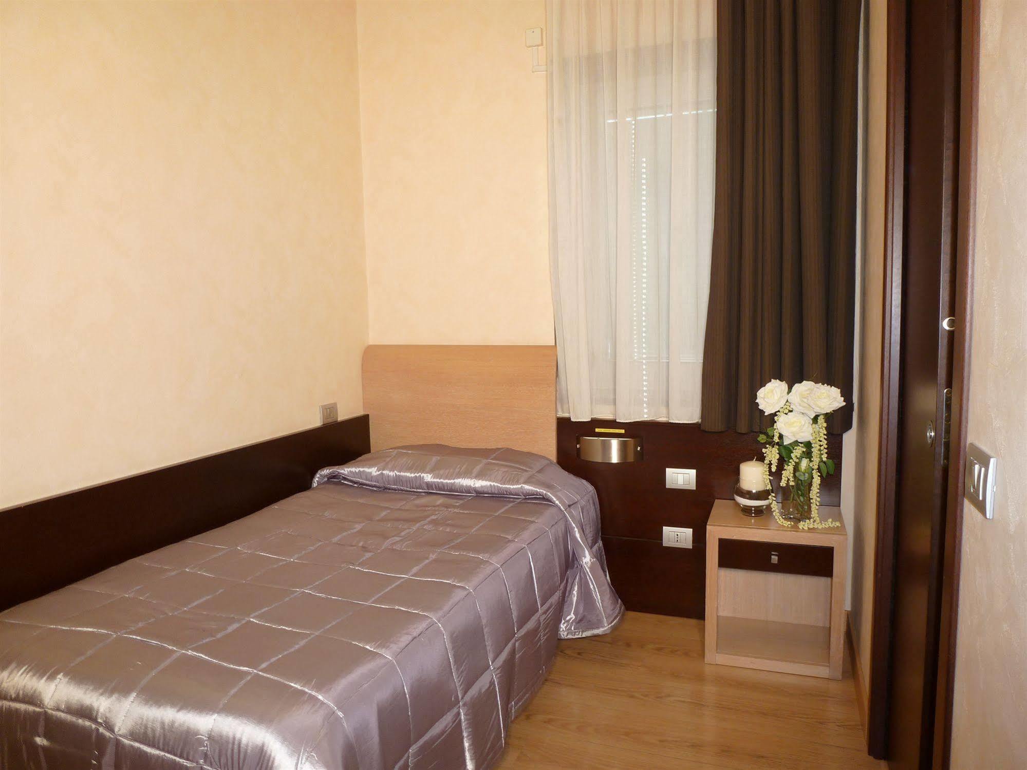 Eh Suites Rome Airport Euro House Hotels Ф'юмічіно Екстер'єр фото