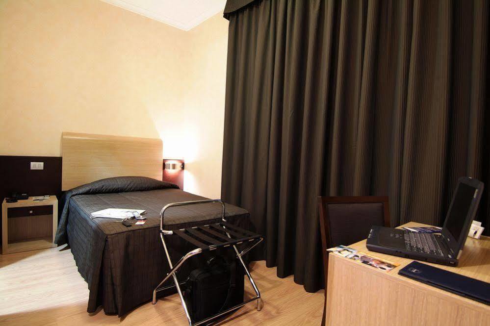 Eh Suites Rome Airport Euro House Hotels Ф'юмічіно Екстер'єр фото